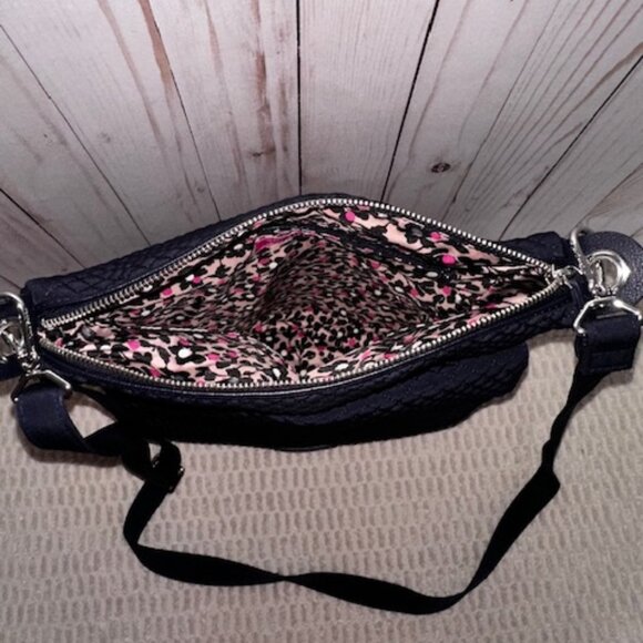 Vera Bradley Quilted Carson Mailbag Crossbody in Navy - Picture 3 of 5
